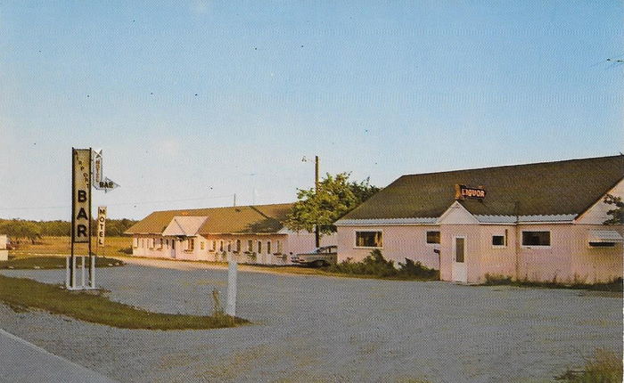 Aggies Airport Bar and Motel - OLD POSTCARD